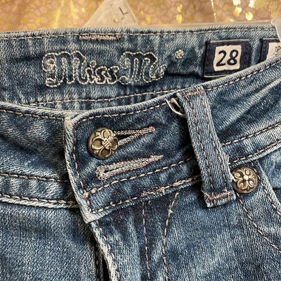 Miss me boot cut rhinestone chain pocket jeans, size 28 EUC - Picture 5 of 10